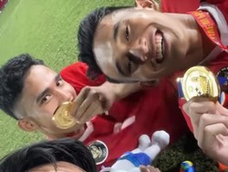 Ernando, Marselino, Rizky Ridho Pamer Medali Emas SEA Games: Gak Bahaya Ta!