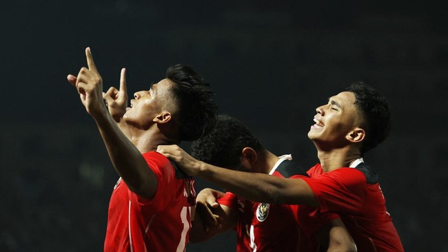 Timnas Indonesia kembali berhasil menjadi juara SEA Games setelah 32 tahun berlalu. Ada pengandaian dan bayangan-bayangan yang meliputi momen kebahagiaan.
