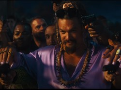 Ingat Lagi Momen Jason Momoa Jadi Bartender Genit