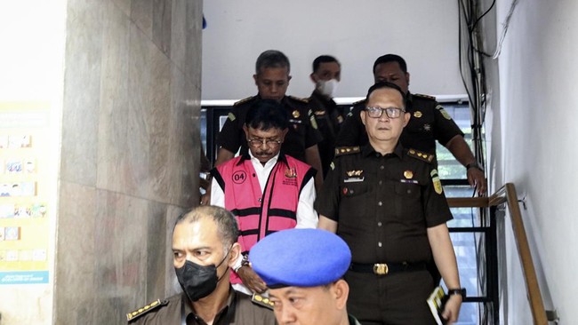 Kejagung telah memeriksa dua saksi lagi terkait kasus BAKTI Kominfo yang menjerat Menkominfo Plate yakni dua pegawai di Kemenkominfo.