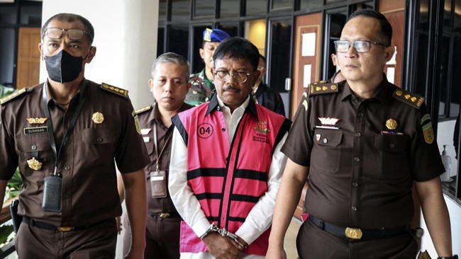 Termasuk Johnny Plate, sejauh ini sudah ada lima menteri di era kepresidenan Jokowi yang telah menjadi tersangka kasus korupsi.