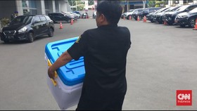 Johnny Plate Tersangka, Petugas Kejagung Bawa Boks ke Gedung Kominfo