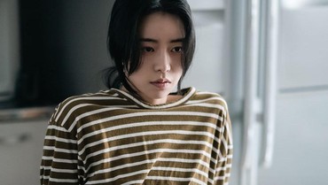 img-title Penampilan Polos Lim Ji Yeon di Drama 'Lies Hidden in My Garden' Jadi Sorotan