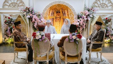 img-title Lepas Status Janda, 7 Potret Riyanti Sofyan Ibunda Marshanda Menikah Lagi
