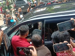 Mobil Menkominfo Johnny Plate di Kejagung Digeledah!