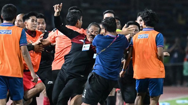 Ketua PSSI Erick Thohir memberikan tanggapan usai AFC menjatuhkan sanksi untuk Timnas Indonesia U-22 imbas keributan dengan Thailand di Final SEA Games 2023.