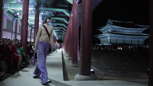 FOTO: Gyeongbokgung Korea Jadi Lokasi Show Gucci 2024