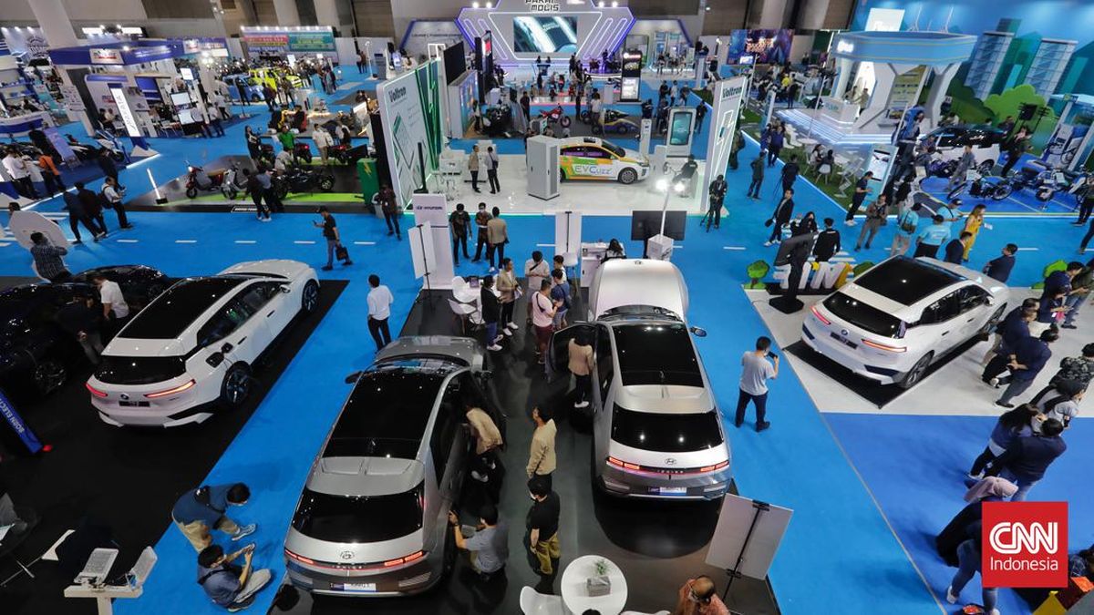 Pameran Kendaraan Listrik Moeldoko Incar Transaksi Rp400 Miliar