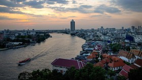 FOTO: Sungai Chao Phraya, Denyut Kota Bangkok yang Menawan