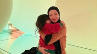 <p>Shelma Aisyah Sawkani merupakan nama anak kembar perempuan Ratna Galih, Bunda. Nama balita yang lahir pada tahun 2019 ini memiliki arti aman dan terjamin. Sementara Aisyah adalah nama istri Nabi Muhammad SAW. (Foto: Instagram: @ratnagalih)</p>