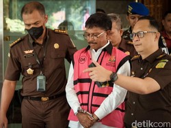 Johnny G Plate Difasilitasi Main Golf hingga Hotel di Paris dan Barcelona
