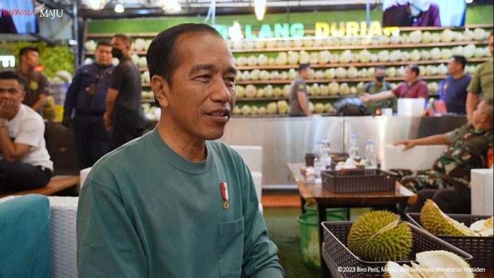 Presiden RI, Jokowi Dodo, menyaksikan pertandingan sepak bola Indonesia versus Thailand di SEA Games 2023/Foto: Youtube Setpres