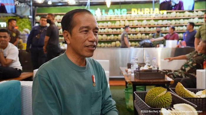 Presiden RI, Jokowi Dodo, menyaksikan pertandingan sepak bola Indonesia versus Thailand di SEA Games 2023/Foto: Youtube Setpres