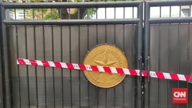 Rumah Dinas Johnny Plate Dipasangi Garis Merah Putih Kejaksaan