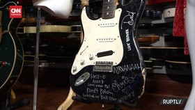 VIDEO: Gitar Fender Stratocaster Milik Kurt Cobain Dilelang
