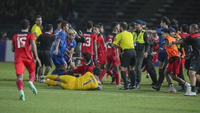 Komite Disiplin Konfederasi Sepak Bola Asia (AFC) resmi menjatuhkan sanksi kepada Indonesia buntut keributan dengan Thailand di final SEA Games 2023.