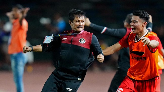 Pelatih Timnas Indonesia U-22 Indra Sjafri memenuhi nazar usai menjadi juara SEA Games 2023 dengan menjalani umrah pada Selasa (23/6).