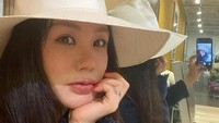 <p>Uhm Jung Hwa adalah artis yang debut sebagai penyanyi pada 1993 silam. Saat ini ia sudah berusia 53 tahun dan telah melebarkan sayap hingga ke dunia akting dan fashion. Atas popularitasnya, Uhm Jung Hwa kerap dijuluki sebagai 'Madonna Korea'. (Foto: Instagram @umaizing)</p>