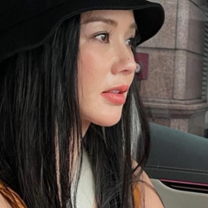 <p>Tak hanya film dan drama Korea, Uhm Jung Hwa sempat membintangi panggung teater. Selain itu, Uhm Jung Hwa juga beberapa kali tampil di acara TV Korea Selatan. (Foto: Instagram @umaizing)</p>