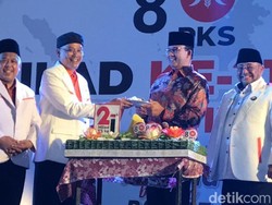 Anies Hadiri Milad PKS di Jogja, Dapat Tumpeng-Singgung Penjegalan