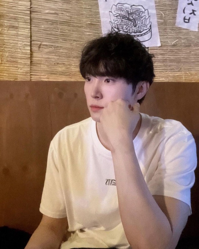 Banyak publik yang terpesona dengan visual menawan Lee Tae Hee yang sangat mirip dengan Lee Da Hee terutama pada bagian mata, senyuman, dan juga postur badan yang tinggi./ Foto: instagram.com/taehe_e1221