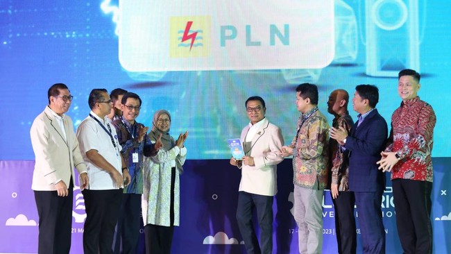 Penyelenggaraan Periklindo Electric Vehicle Show (PEVS) 2023 yang berlangsung pada 17-21 Mei di JIExpo Kemayoran resmi dibuka.
