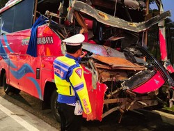 Bus DPRD Surabaya Kecelakaan di Pasuran Usai Pulang Wisata dari Baluran