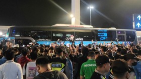 Ribuan Suporter Sambut Timnas Indonesia U-22, Senayan Sempat 'Lumpuh'