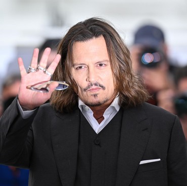 Haru Bahagia Johnny Depp Usai Comeback