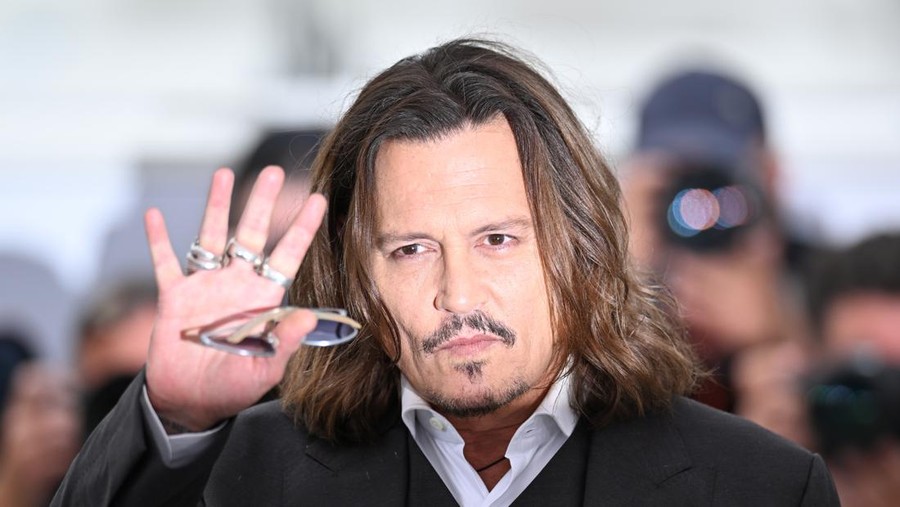 CANNES, FRANCE - MAY 17: Johnny Depp poses during a photocall for the film Jeanne du Barry at Palais des Festivals at the 76th Cannes Film Festival in Cannes, France on May 17, 2023. (Photo by Mustafa Yalcin/Anadolu Agency via Getty Images)