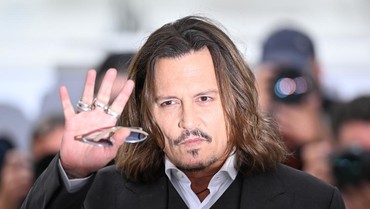 img-title Haru Bahagia Johnny Depp Usai Comeback