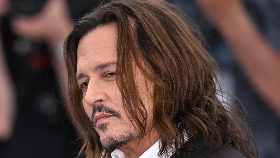 CANNES, FRANCE - MAY 17: Johnny Depp poses during a photocall for the film Jeanne du Barry at Palais des Festivals at the 76th Cannes Film Festival in Cannes, France on May 17, 2023. (Photo by Mustafa Yalcin/Anadolu Agency via Getty Images)