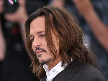 Johnny Depp Hadiri Cannes Film Festival, Bentuk Gigi Jadi Sorotan