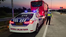 Bus Operasional DPRD Surabaya Kecelakaan di Pasuruan, 6 Orang Terluka