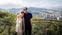 <p>Kabar perceraian Desta dan Natasha membuat netizen terkejut. Banyak yang berharap keduanya bisa rujuk dan membatalkan niat untuk berpisah.&nbsp;<em>"Ya Allah semoga nanti rujuk lagi,"</em> ungkap seorang netizen dengan emotikon menangis.<em> "Botuna ayoo lha jangan bercanda plis. Lo mau cari istri yang gimana sih. Kali ini lo bercandanya bikin 1 Indo kaget,"</em> tutur netizen lainnya. (Foto: Instagram: @desta80s)</p>