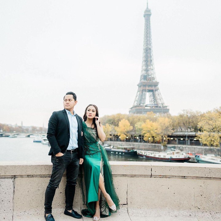<p>Setelah menikah, Melanie dan Aldico terlihat makin lengket, nih. Melanie dan suami kerap membagikan potret ketika tengah berlibur ke luar negeri. (Foto: Instagram: @melanieputria/@aldicosapardan)</p>