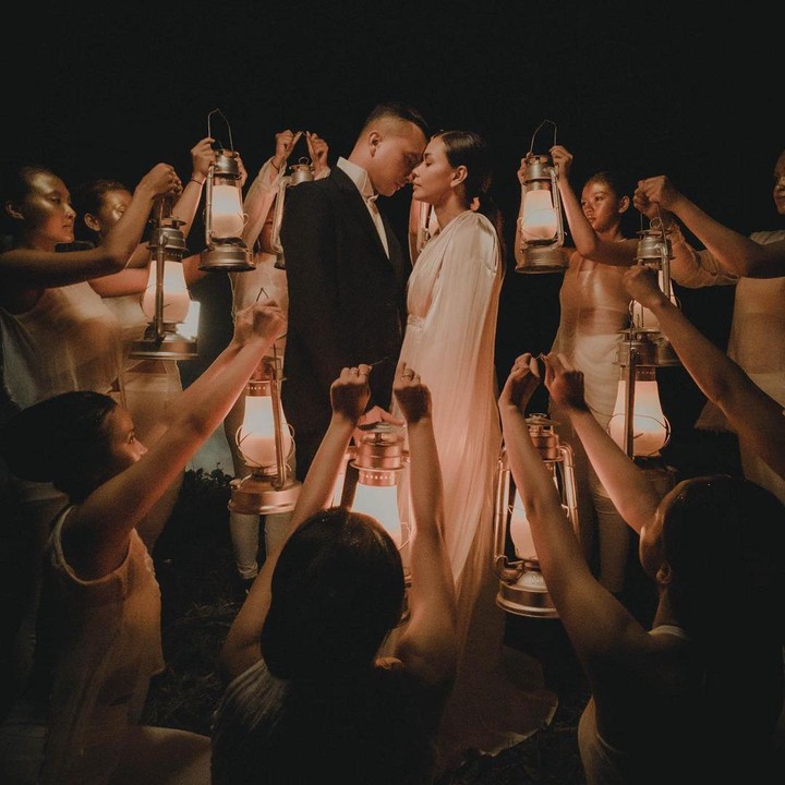 <p><em>"Rangga selingkuh dari Cinta,"</em> kata seorang netizen.<em> "Film bareng lagi bisa kaleeee". "Kaget kirain Mbak-nya prewed,"</em> kata netizen lainnya. (Foto: Instagram: @adiniawrst)</p>