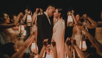 <p><em>"Rangga selingkuh dari Cinta,"</em> kata seorang netizen.<em> "Film bareng lagi bisa kaleeee". "Kaget kirain Mbak-nya prewed,"</em> kata netizen lainnya. (Foto: Instagram: @adiniawrst)</p>
