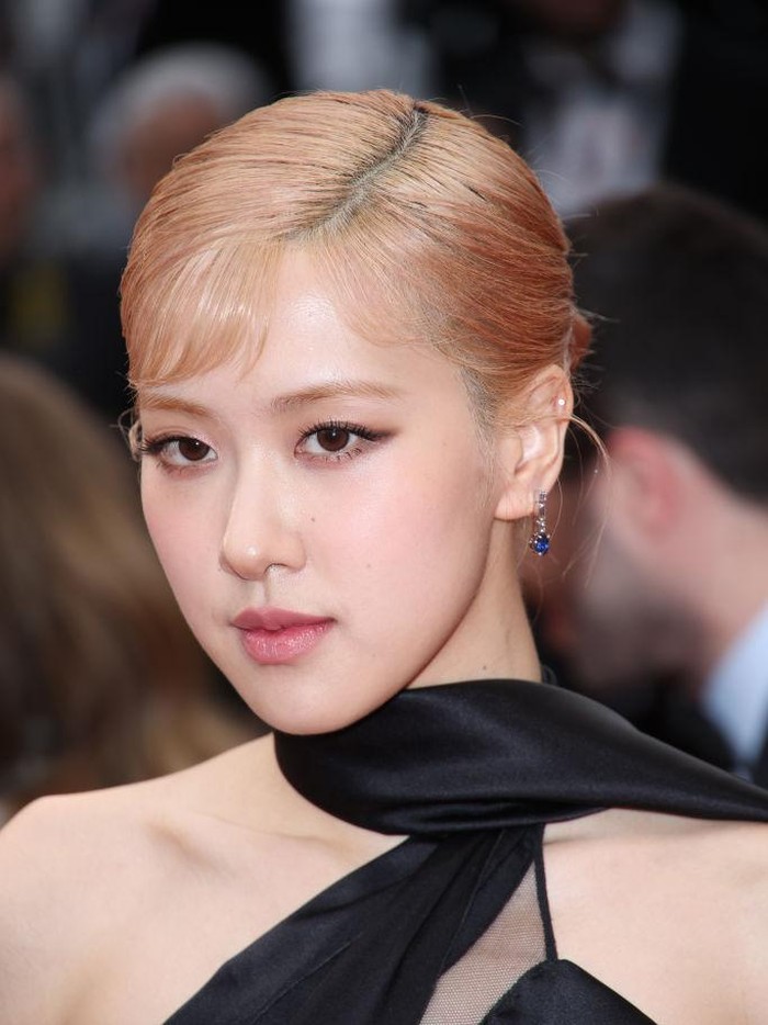 Bagaimana penampilan Rosé BLACKPINK di Cannes Film Festival 2023 ini menurut kamu, Beauties?/ Foto: WireImage/Daniele Venturelli