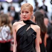 Potret Rose BLACKPINK Saat Menghadiri Cannes Film Festival 2023, Anggun dengan Gaun Hitam