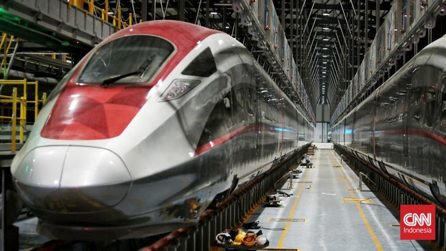 Penyataan Prabowo soal utang Whoosh dinilai bukan komitmen fiskal, tapi sinyal politik untuk menjaga persepsi publik dan kepercayaan investor terkait PSN.