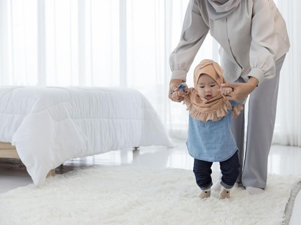 Apakah Normal Anak 1 Tahun Belum Bisa Berjalan? Simak Juga Cara Menstimulasinya