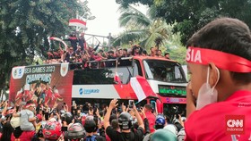 Timnas Indonesia Diarak, Netizen Terbelah Dua