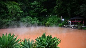 Kolam Neraka Darah, Mata Air Panas di Jepang yang Memukau