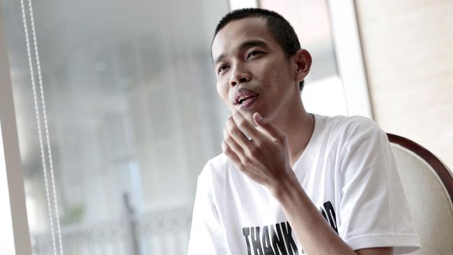 Komedian Dede Sunandar sempat menjual 2 mobil demi modal nyaleg, tapi hanya memperoleh 10 suara di DPRD Kota Bekasi.