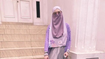 img-title Inara Rusli Lepas Cadar, Ini Kata UAS soal Hukum dalam Islam