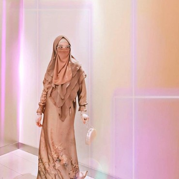 Lepas Cadar, Inara Rusli Unggah Ayat Al-Quran tentang Hisab Orang Berdosa