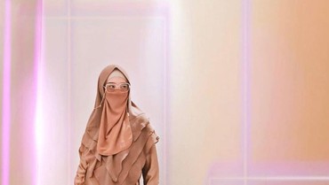 img-title Lepas Cadar, Inara Rusli Unggah Ayat Al-Quran tentang Hisab Orang Berdosa