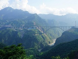 India Bangun Jembatan Kereta Api Tertinggi Dunia di Kashmir