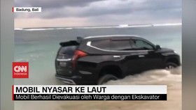 VIDEO: Mobil Pajero  Nyasar ke Laut